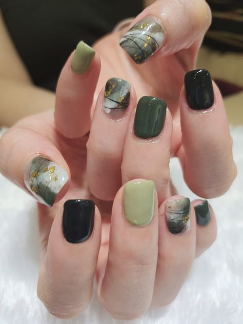 Olive Marble Nails, Olive Nail Art, Nail Art Hijau, Hijau Olive, Olive Nails, Black Nail Art, Marble Nail Art, Art Nails, Marble Nails