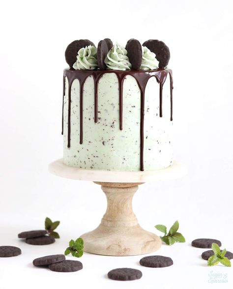 Mint Chocolate Cake Recipe, Cookies And Cream Frosting, Mint Chocolate Cake, Mint Cake, Mint Oreo, Cookies And Cream Cake, Chocolate Chip Cake, Mint Chocolate Chip, Mint Cookies