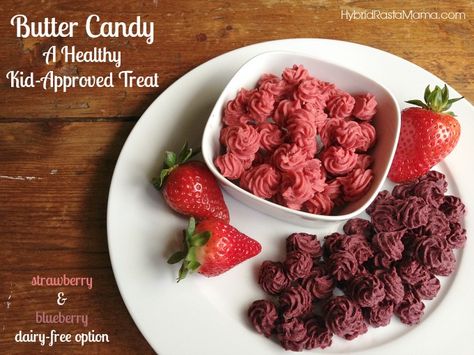 Strawberry & Blueberry Butter Candy - A Kid Approved Treat How To Candy Strawberries, Healthy Homemade Alternatives, Wapf Snacks, All Natural Food Recipes, Healthy Candy Recipes, Blueberry Butter, Candy Strawberry, Fruit Sweets, Butter Candy