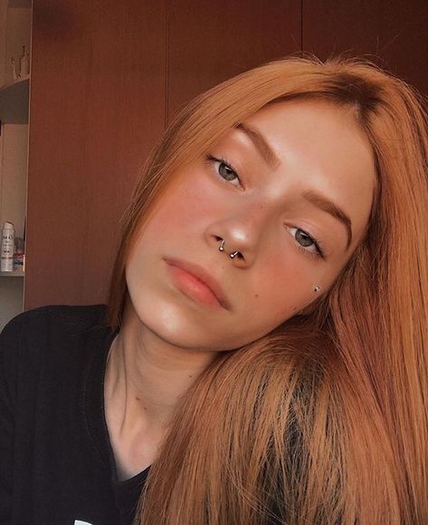 Cow Piercing Nose, Septum Piercing Girl, Nose Piercing Inspo, Septum Piercing Aesthetic, Orr Piercing, Pretty Piercings, Woman Picture, Piercing Inspo, Septum Piercings