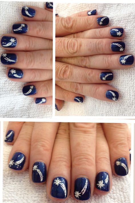 Shooting star nails.....had this done recently as a pedi.....lov it Shooting Star Nail Art, Shooting Star Nails, Pink Oval Nails, Christmas Toes, Chrome Star, Star Nail Designs, Navy Nails, Star Nail, Chrome Nail Art