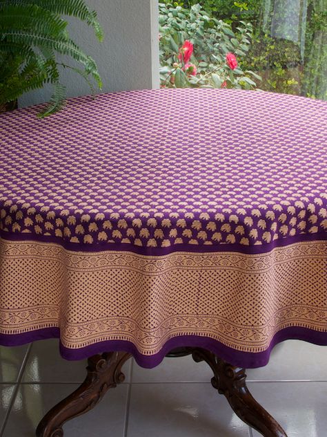 Christmas Table Decoration in Jewel Tones - Purple Moon Rukavat Ideas, Wedding Carpets, Old Saree Reuse Ideas, Dresses From Old Sarees, Round Table Cloths, Saree Reuse, Bed Cot, Bed Cover Design, Saree Ideas