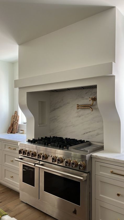 Alcove Stove, Stove Alcove, Alair Homes, Heritage Kitchen, Kitchen Hood Design, Lauren Miller, Hood Fan, Marble Trend, Kitchen Hood