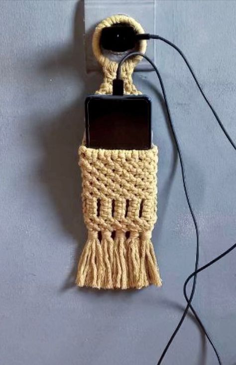 Macrame Remote Control Holder Diy, Macrame Remote Holder, Macrame Mobile Holder, Macrame Phone Holder, Macrame Mobile, Keychain Patterns, Remote Holder, Remote Control Holder, Diy Bag Designs