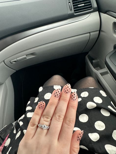 Polka Dot Nails Black, Black And White Polka Dot Nails, Black Dots Nails, Pokadot Nails Acrylic, Nails With Black Dots, Black Polka Dot Nails, Spotty Nails, Black Dot Nails, Polka Dots Nails