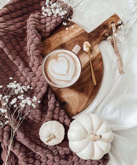 Autumn Flatlay, Autumn Instagram, Coffee Shop Aesthetic, Coffee Photos, Blogger Tips, Flat Lay Photography, Coffee Photography, Cozy Aesthetic, Coffee Aesthetic