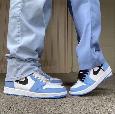 Sneakers Shop👟 on Instagram: “👟Air Jordan 1 University Blue🔥 ✅PROMO: 10% Off Everything & Buy 3 Get 4 Promo Get them on👉🏻 www.sneakersales.es 📩Info: Direct #nike…” Matching Shoes For Couples, Couple Shoes Matching, Jordan 1 High Outfit, Couple Sneakers, Matching Shoes, All Nike Shoes, Couple Shoes, Cute Couple Outfits, Cute Nike Shoes