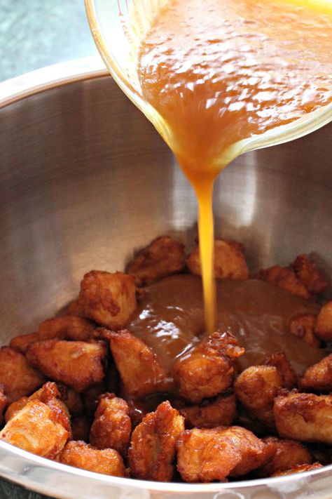 Mandarin Orange Chicken has a coating that you'll fall in love with. The sauce is amazing! Mandarin Orange Chicken, Mandarine Recipes, Mandarin Chicken, Orange Chicken Sauce, Food Dinners, Orange Chicken Recipe, Takeout Food, Orange Sauce, Sauce For Chicken