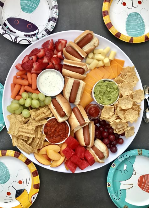 Hot Dog Board, Hot Dog Tray, Everly Rose, Snacks To Go, Pool Snacks, Lunch Tray, Snack Boards, Food Boards, Twins Birthday