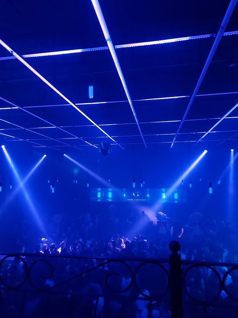 party club midnight disco blue lights aesthetic Blue Lights Aesthetic, Ravenclaw Party, Aesthetic Harry Potter, Disco Background, Disco Aesthetic, Club Nightclub, Party Night Club Aesthetic, Night Club Aesthetic, Blue Neon Lights