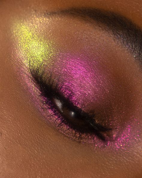 Multi Chrome Eyeshadow Looks, Duo Chrome Eyeshadow Looks, Multichrome Eyeshadow Looks, Duochrome Eyeliner, Chrome Eyeliner, Chrome Makeup, Wicked Makeup, Chrome Liquid, Chrome Eyeshadow