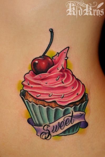 Muffin Tattoo, Cupcake Tattoo Designs, Cupcake Tattoo, Tattoo Food, Candy Tattoo, Cupcake Tattoos, Food Tattoos, Sweet Tattoos, Geniale Tattoos