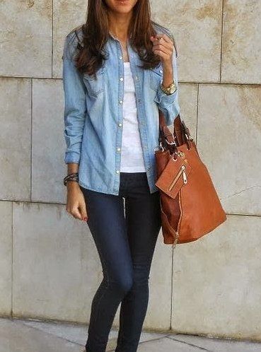 1. Chambray Button Up | Community Post: 23 Clothing Items Every College Girl Should Own People Outfits, Mode Tips, Denim Shirts, Fashion For Women Over 40, Outfit Jeans, Minimalist Dresses, Mode Casual, Full House, Chambray Shirt