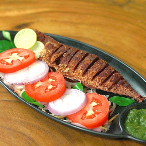 A Bite of Coastal Chic: Trendsetting Kerala Bangda Fry on Your Plate! 8928987146 Order Now www.justkerala.co.in/order-food #KeralaFood #KeralaFishFry #BangdaFry #KeralaCuisine #KeralaFoodie #TasteOfKerala #KeralaFlavors #KeralaSeafood #KeralaDelicacy #BangdaFryLove #keralafoodlovers #authentickeralafood Bangda Fish Fry, Kerala Food, Fish Fry, Mural Design, Coastal Chic, Order Food, Fried Fish, Kerala, Order Now