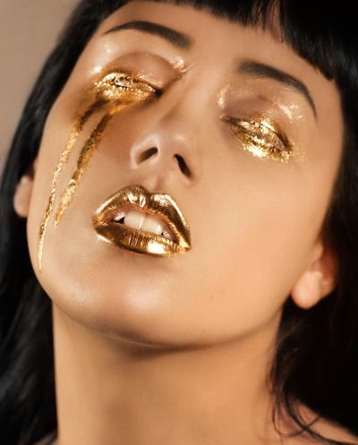 Gold Tears, Gold Face Paint, Angelcore Aesthetic, Angel Makeup, Becca Makeup, Male Makeup, Angel Aesthetic, Gold Makeup, School Makeup