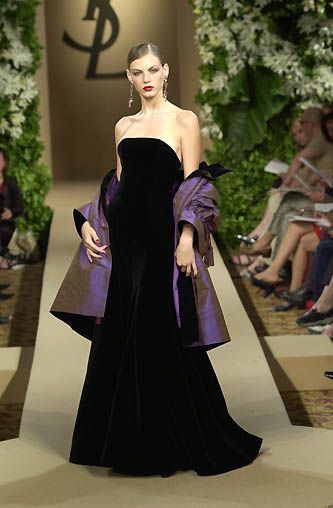 Vintage Catwalk, Ysl Style, Yves Saint Laurent Dress, Saint Laurent Dress, 90s Runway Fashion, Runway Fashion Couture, Runway Outfits, فستان سهرة, Velvet Fashion