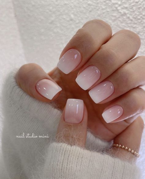 Fake Nails White, Chic Nail Designs, Press On Nails Short, Pink Ombre Nails, Cute Gel Nails, Short Acrylic Nails Designs, Neutral Nails, Classy Nails, Nails Short