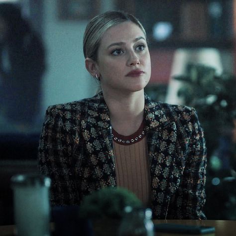 Betty Cooper Icons, Betty Cooper Aesthetic, Betty Riverdale, Lily Reinhart, Betty Cooper Riverdale, Riverdale Characters, Cheryl Blossom Riverdale, Money Girl, Fav Celebrities