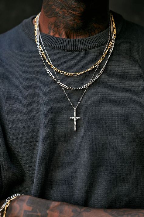 Mens Accessories Necklace, Necklace For Neckline, Chains Aesthetic, Streetwear Jewelry, Creative Jewelry Photography, Mens Cross Necklace, Mens Silver Jewelry, Mens Rings Fashion, Street Style Outfits Men