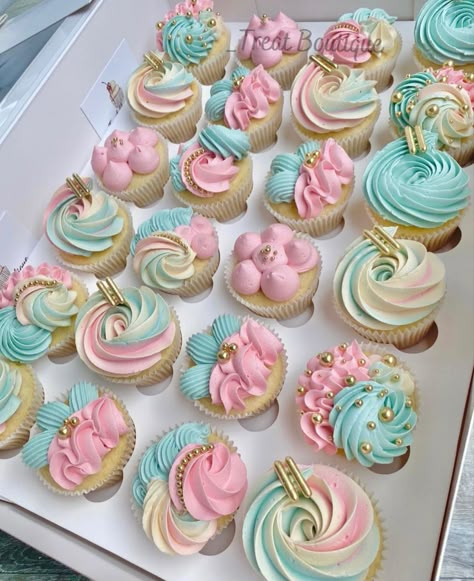 Gender Reveal Dessert, Easy Cupcakes Decoration, Gender Reveal Cupcakes, Cupcake Decorating Tips, Idee Babyshower, Cupcake Cake Designs, Custom Birthday Cakes, Cake Decorating Piping, Mini Cakes Birthday