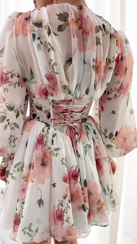 Chiffon Modest Dress, Chiffon Dress Designs Style, Corset Fashion Outfits, Embroidered Tops, Dress Sewing Tutorials, Corset Fashion, Fashion Sketches Dresses, Floral Chiffon Dress, Elegant Dresses Classy