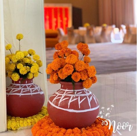 Photo By With Love Noor - Decor Haldi Decor Ideas, Home Flower Decor, Haldi Decor, Janmashtami Decoration, Diwali Decoration Items, Diwali Decorations At Home, Housewarming Decorations, Diy Diwali Decorations, Ganpati Decoration Design