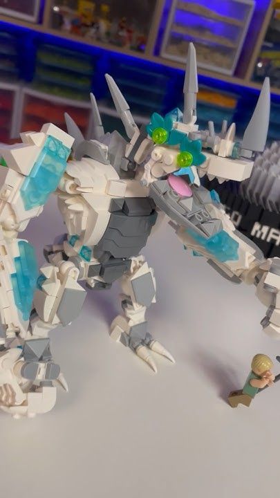 I built a Frost Brute from LEGO Fortnite! Lego Fortnite Builds, Lego Fortnite Ideas, Black Tip Shark, Lego Fortnite, Lego Minecraft, Lego Projects, Lego Ideas, Cool Lego, Lego Creations