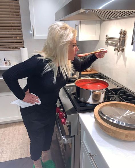 LONG Island Medium star Theresa Caputo showed off her stunning, professional-looking kitchen in a new Christmas photo. The 55-year-old psychic has been getting into the holiday mood the last few days – from decorating her tree with her daughter Victoria and cooking up a storm. Getting a head start for all the festivities to come, […] Theresa Caputo Long Island Medium, Theresa Caputo, Long Island Medium, White Lace Dress Long, Green Slippers, Black Ovens, Fun Family Photos, Tight Fitted Dresses, Cook Up A Storm