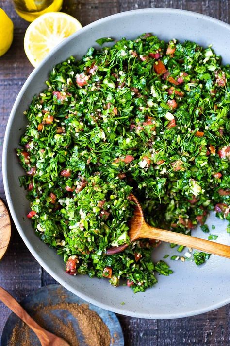 Tabouli Recipe, Tabouli Salad, Tabbouleh Recipe, Clean Eating Guide, Bulgur Salad, Tabbouleh Salad, Herb Salad, Catering Menu, Lebanese Recipes