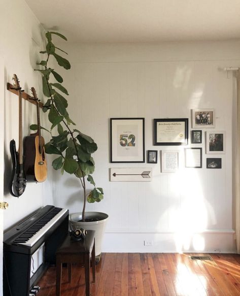 A SOUTH CAROLINA NATIVE MAKES AN ETERNAL MARK AT HOME Keyboard In Apartment, Living Room With Keyboard Piano, Black Piano Decorating Ideas, Keyboard Piano In Bedroom, Piano In Office, Keyboard Living Room, Room With Piano, Keyboard In Bedroom, Digital Piano In Living Room