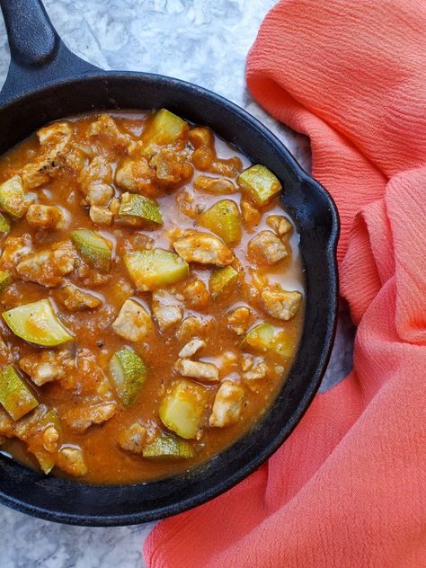 Pork and Calabacitas Stew (Guisado de Puerco con Calabacitas) - La Saucy Kitchen Calabacitas Recipe Pork, Mexican Calabacitas Recipe, Salsa Appetizers, Breastmilk Recipes, Calabacitas Recipe, Guisado Recipe, Chicken And Veggie Recipes, Fried Zucchini Recipes, Charro Beans