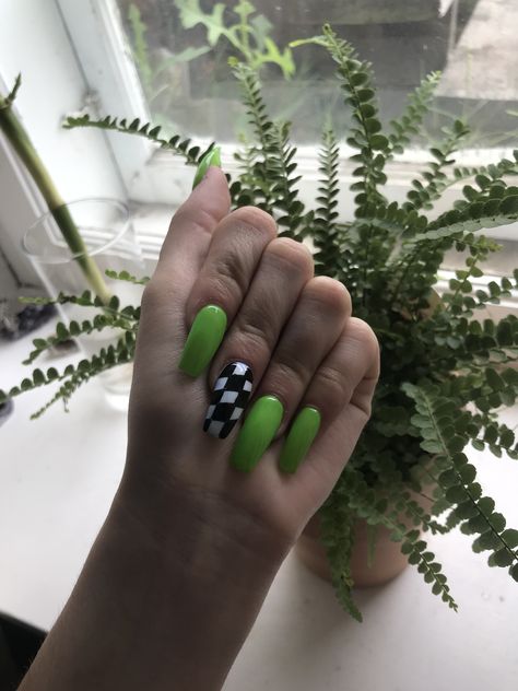 Neon Green Checkered Nails, Green Nails Checkered, Green Day Nails, Black And Lime Green Nails, Lime Green And Black Nails, Black And Neon Green Nails, Black And White Checkered Nails, Green Checkered Nails, Billie Nails