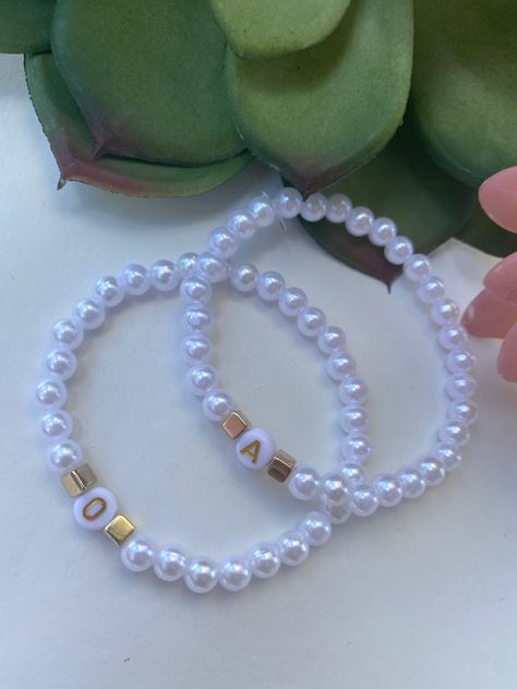 Bracelets are made with white pearl beads. These bracelets are great to wear with any attire. 😉 Bracelets measure between 7” and 7.5”. which is the standard size. “ Can be made smaller if specified at checkout. Please list the letter you will like on your bracelet in the personalized section. ** All Sales Are Final*** Thanks for shopping with us 😉❤️😘 Bracelets With Pearl Beads, Bracelet Business Logo Ideas, Letter Beads Bracelet, Bracelet Ideas With Pearls, Letter Bracelet Beads Ideas, Pearl Bracelet Ideas, Letter Bracelet Beads, Diy Souvenirs, Letters Bracelet