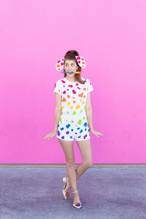 DIY Lisa Frank Costumes | studiodiy.com Lisa Frank Halloween Costume, Decade Costumes, Diy Lisa Frank, Lisa Frank Costume, Lisa Frank Halloween, Rockabilly Halloween, Best Group Costumes, Costume Unicorn, 90s Halloween Costumes