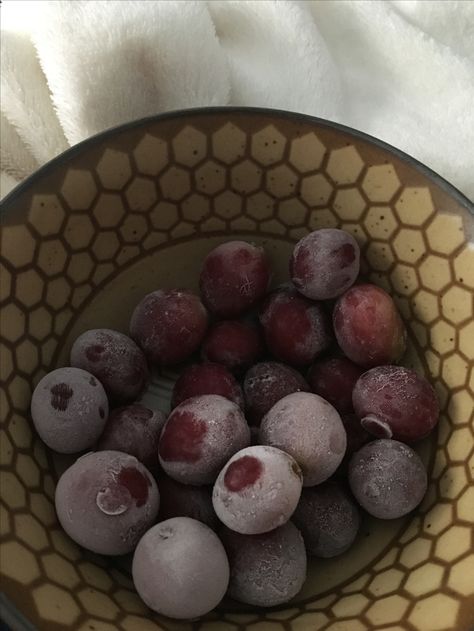 My new favorite snack!! Frozen organic grapes. Health Moodboard, Chef Kiss, 2024 Moodboard, Frozen Grapes, Food Motivation, Purple Food, Frozen Fruits, Cute Snacks, Healthy Food Motivation