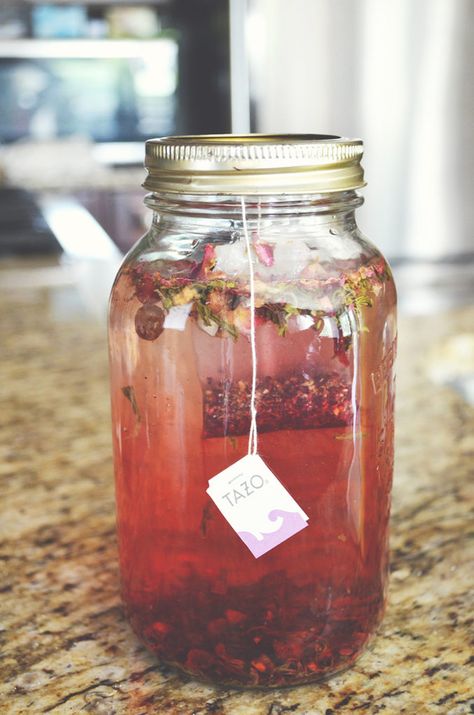 Everything You Need to Know About Cold Brew Tea Cold Tea Recipes, Cold Brew Tea, Flowering Tea, Cold Brew Iced Tea, Brew Tea, Blooming Tea, Iced Tea Recipes, Veggie Wraps, Healthy Teas