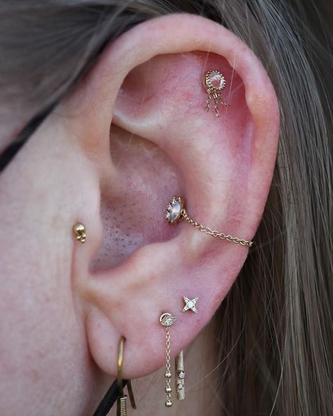 Simple styling at its best 🤩 Yellow Gold, Chains & Diamonds; and this ear is a wrap 💫 Curated Ear, Gold Chains, Ear Cuff, Piercings, Diamond Earrings, Diamonds, Yellow Gold, Moon, Chain