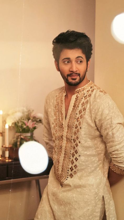 Rohit Saraf Outfits, Stylish Kurta For Men, Wedding Dresses Men, Rohit Suchanti, Traditional Poses, Rohit Saraf, Winter Wedding Dresses, Mens Traditional Wear, Indian Wedding Clothes For Men