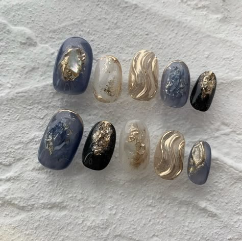 Gold Fake Nails, Nails Navy, Nail Art Gold, Japanese Nail Design, Fake Nails Designs, Art Deco Nails, Asian Nails, Gel Nail Art Designs, Subtle Nails