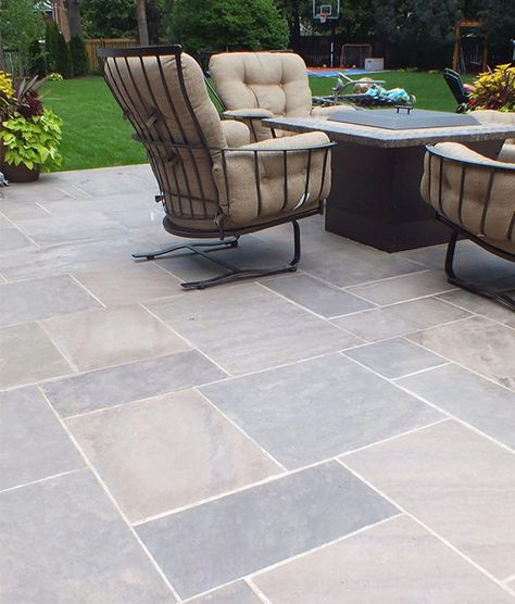 Paver Stone Patio, Stone Patio Designs, Plants Tips, Pavers Backyard, Patio Pavers Design, Stone Patio, Patio Inspiration, Patio Tiles, Patio Garden Design