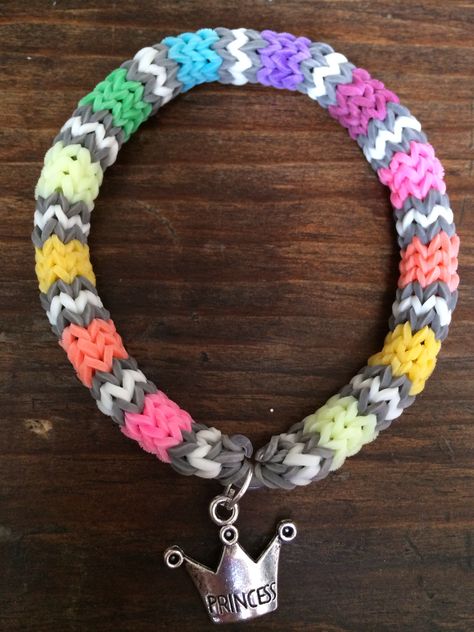 #looms #bracelets #hules #hexafish Loom Band Patterns, Rainbow Loom Patterns, Rainbow Loom Designs, Rubber Band Bracelet, Rainbow Loom Bracelets, Nail Designs Valentines, Rubber Bracelets, Jewelry Diy Bracelets, Loom Bands