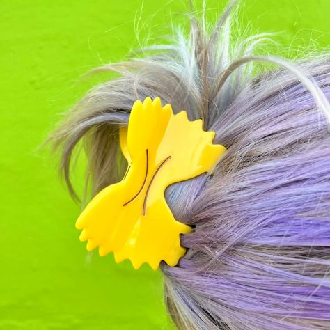 Farfalle Pasta Hair Claw - Faire Bow Trend, Bow Tie Pasta, Farfalle Pasta, Funky Accessories, Weird Jewelry, Bowtie Pasta, Peach Fuzz, Hair Claw Clip, Cellulose Acetate