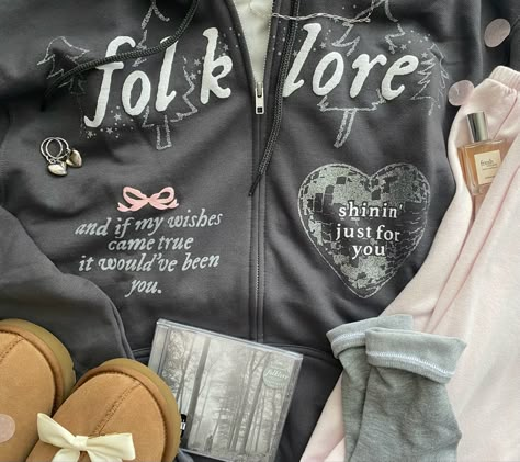 Swiftie Aesthetic Vibes, Swiftie Aesthetic Outfit, Taylor Swift Merch Outfit, Taylor Swift Merch Aesthetic, Taylor Swift Jacket, Taylor Swift Clothes, Swiftie Hoodie, Swiftie Aesthetic, Folklore Taylor Swift