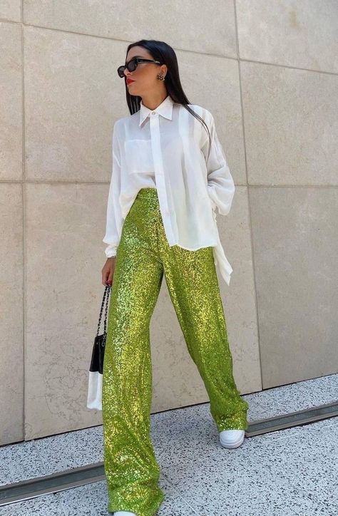 Sequins Pants Outfit, Elegantes Outfit Damen, Rok Outfit, Casual Work Outfits Women, Chique Outfits, Sequin Pants, Corporate Outfits, Casual Work Outfits, Mode Inspo