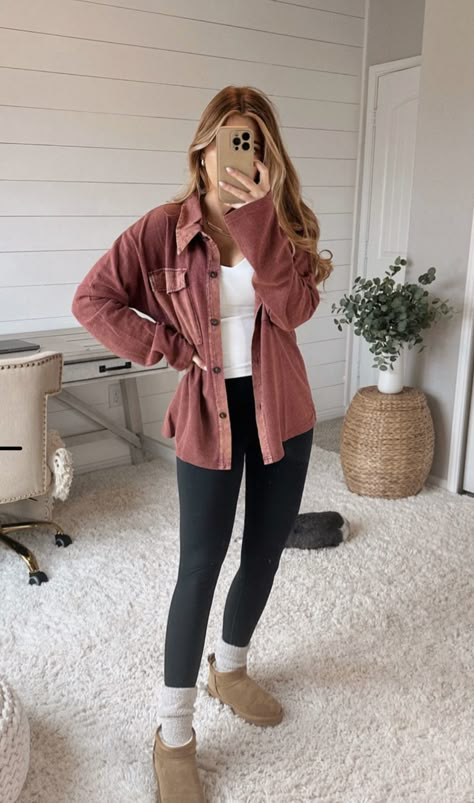 Winter Comfy Outfits Casual Cold Weather, College Outfits Business Casual, Womens Winter Outfits Dressy, Winter Relaxed Outfits, Teacher Outfit With Leggings, 25 Years Old Outfits Style, Day Care Worker Outfit, Cute Winter Outfits For College, Winter Styling Women