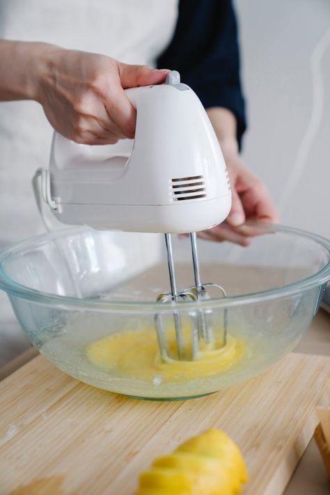 Hand Mixer Design, Egg Mixer, Kitchen Essentials List, Pinterest Room, Kitchen Blenders, Cooking Photography, Baking Videos, Valentines Ideas, Essentials List