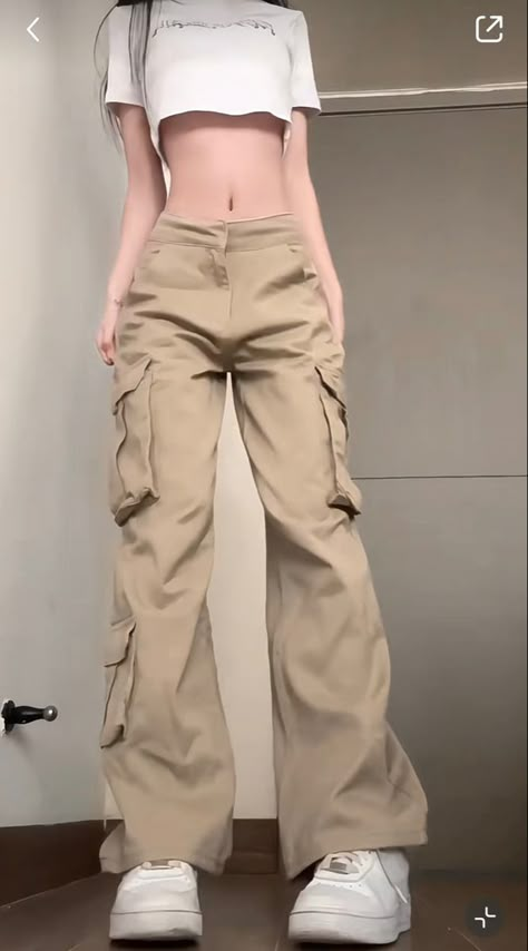 Cargo Pant Outfit, Korean Fashion Women Dresses, Baggy Cargo Jeans, Baggy Cargo Pants, Cargo Pants Outfit, Cute Pants, Pants With Pockets, Cargo Pant, Pants Casual