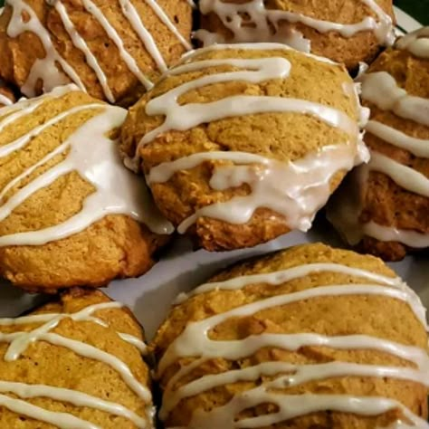 Pumpkin Cookies Recipe, Iced Pumpkin Cookies, Pumpkin Pie Cookies, Pumpkin Cookie Recipe, Pumpkin Spice Cookies, Vanilla Icing, Delicious Drink Recipes, Spice Cookies, Cooking Classy