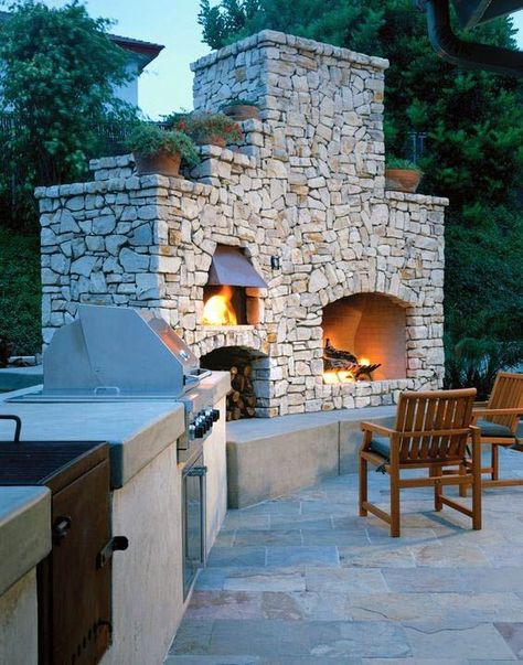 Traditional Stone Outdoor Fireplace With Brick Oven And Grill Modern Outdoor Grills, Fireplace Pizza Oven, Outdoor Fireplace Pizza Oven, Diy Outdoor Fireplace, Outdoor Fireplace Designs, Modern Outdoor Kitchen, Outdoor Kitchen Appliances, Outdoor Oven, Outdoor Pizza Oven