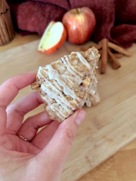 These scones are soft and packed with the flavors of cinnamon, vanilla, and apples. Enjoy with your mugs of tea all autumn long! Cinnamon Apple Scones, Fall Sourdough, Apple Sourdough, Cinnamon Sourdough, Sourdough Scones, Sourdough Ideas, Apple Scones, Scones Ingredients, Creamed Honey